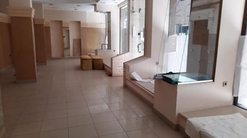Local comercial céntrico, en una calle de gran paso. Dispone de cuatro escaparates y tiene una superficie de 200 m2. en planta baj, imatge 2