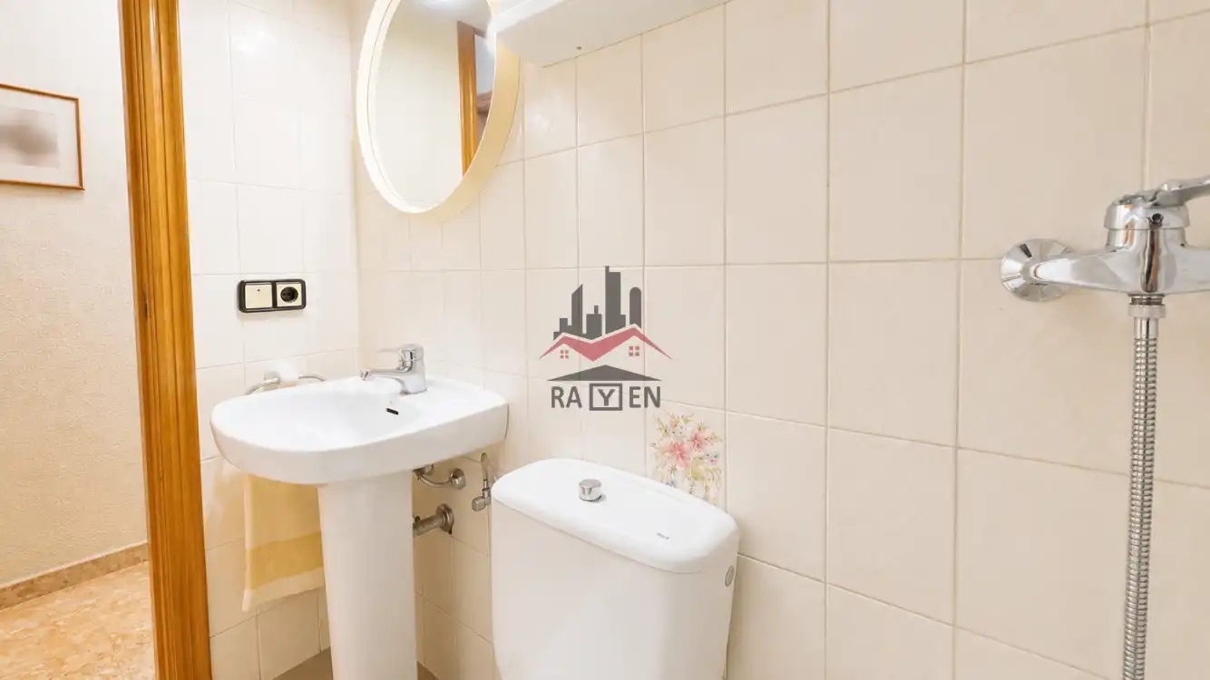 Baño de Casa o chalet en venta en Avinyonet de Puigventós con Calefacción y Jardín privado