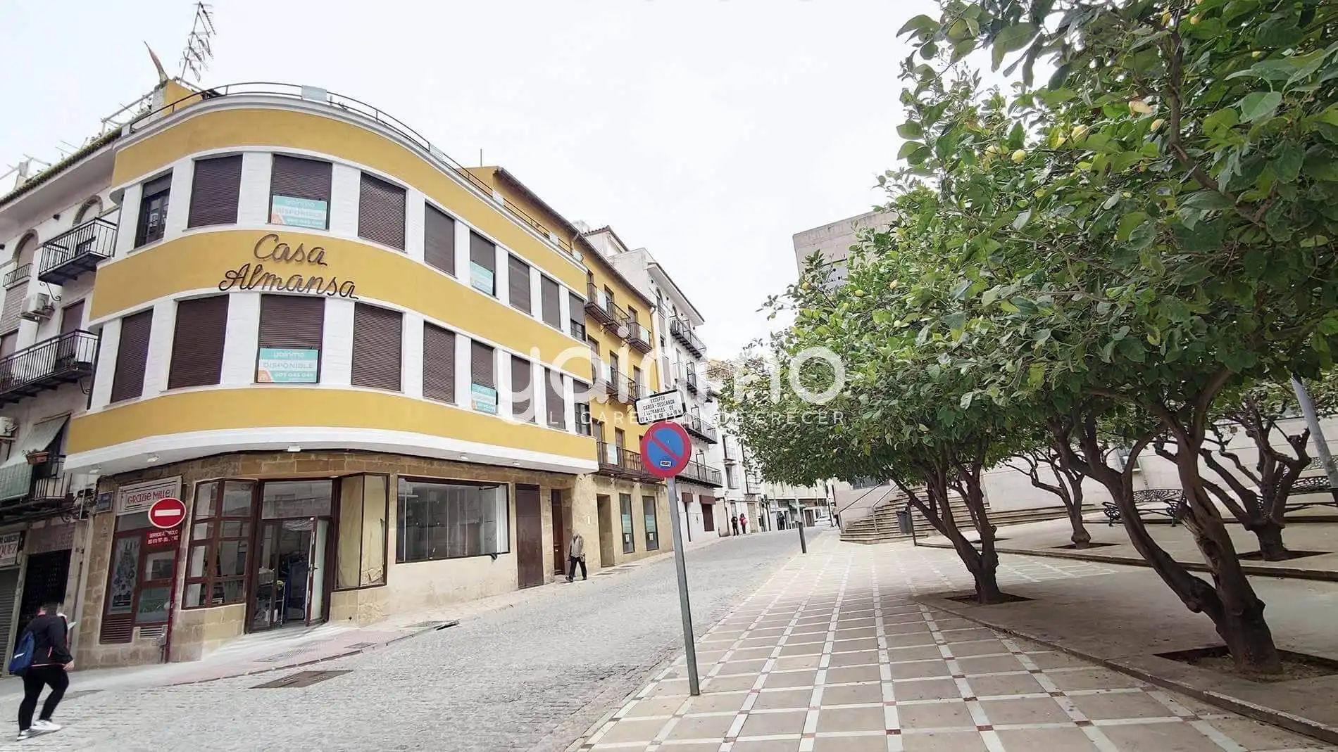 Außenansicht von Gebäude zur Miete in Jaén