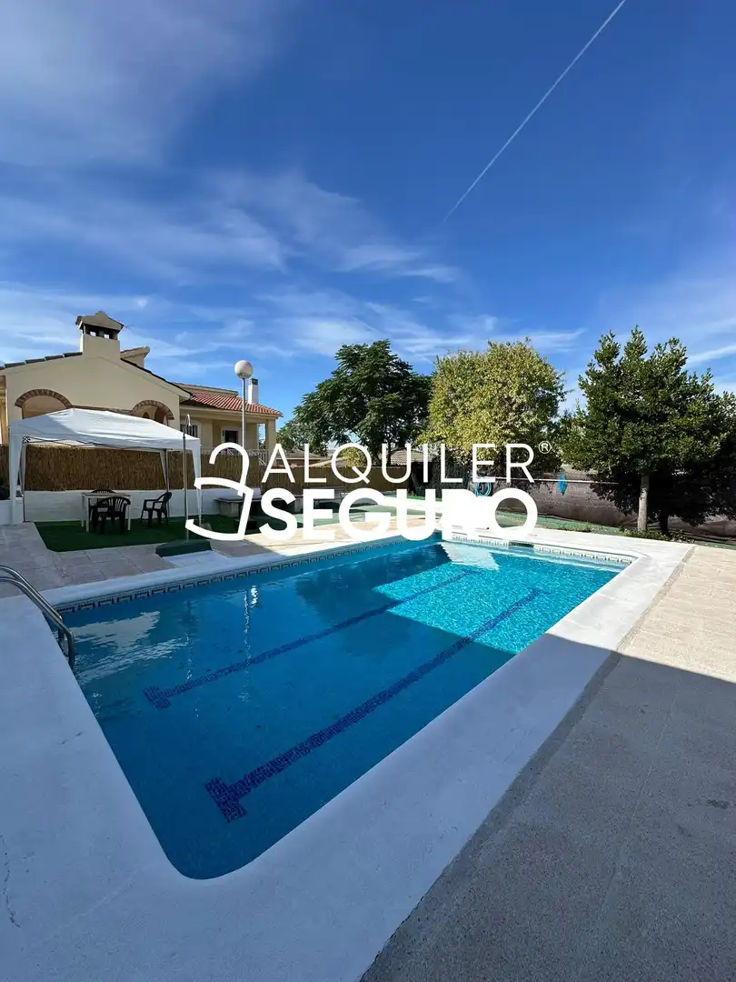 Swimming pool of Houses for rent in Casarrubios del Monte  with Heating, Terrace and Storage room