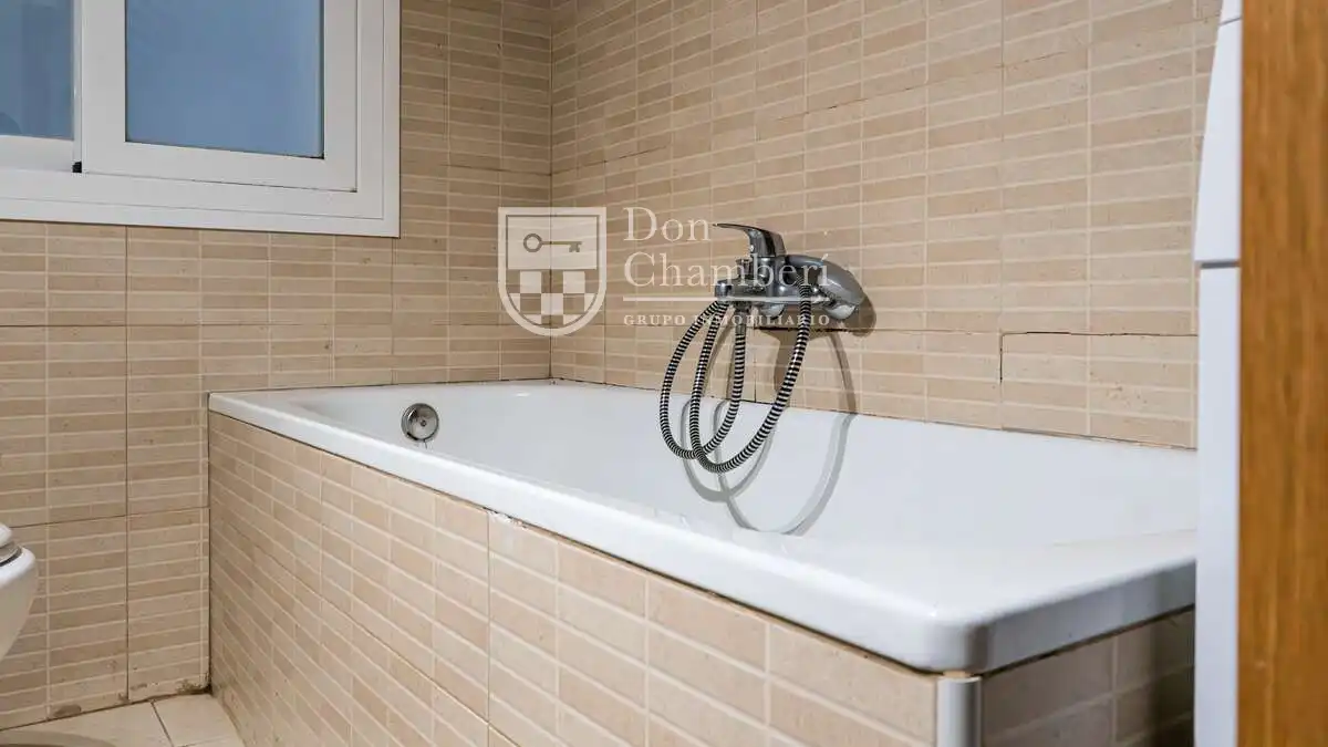 Baño de Piso en venta en Madrid con Aire acondicionado, Calefacción y Amueblado