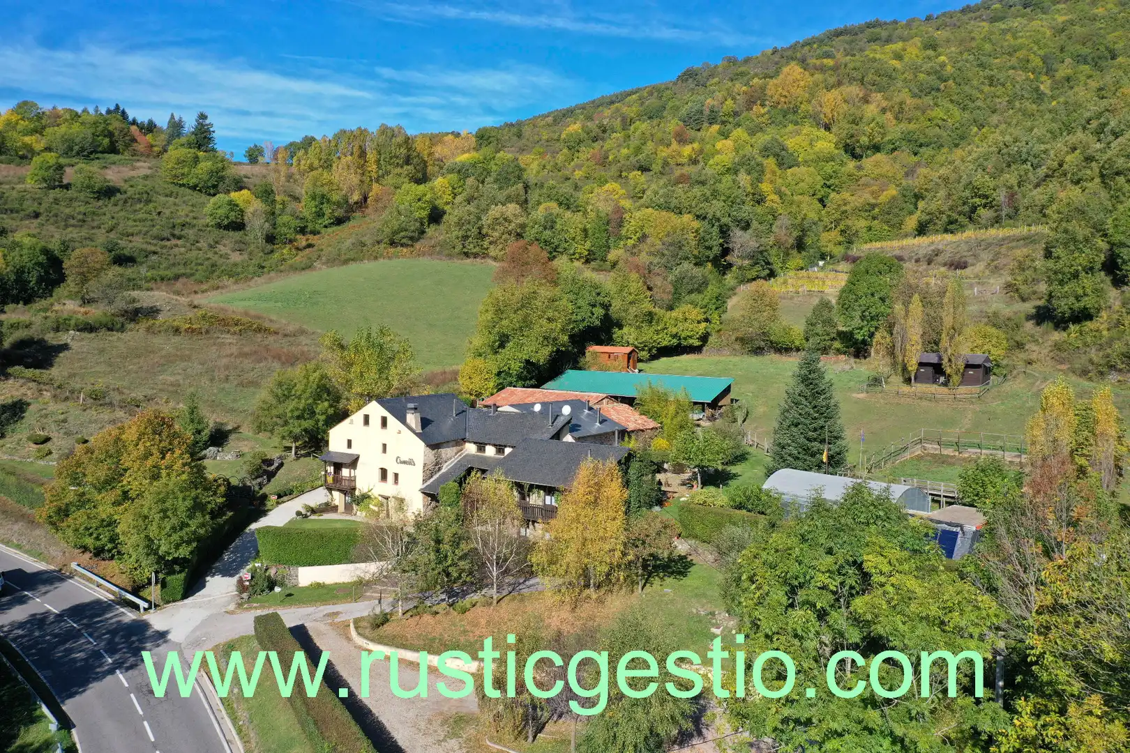 Vista exterior de Finca rústica en venda en Planoles amb Calefacció, Jardí privat i Terrassa