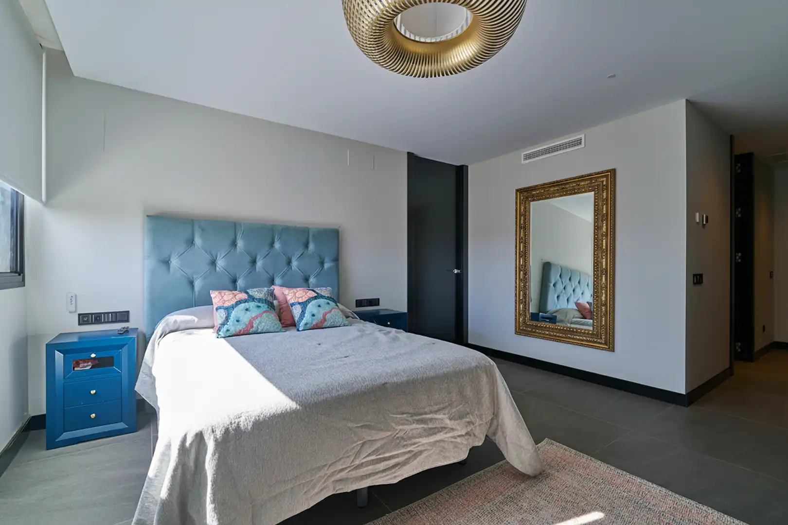Habitación de Casa o chalet en venta en Benahavís con Aire acondicionado, Calefacción y Jardín privado
