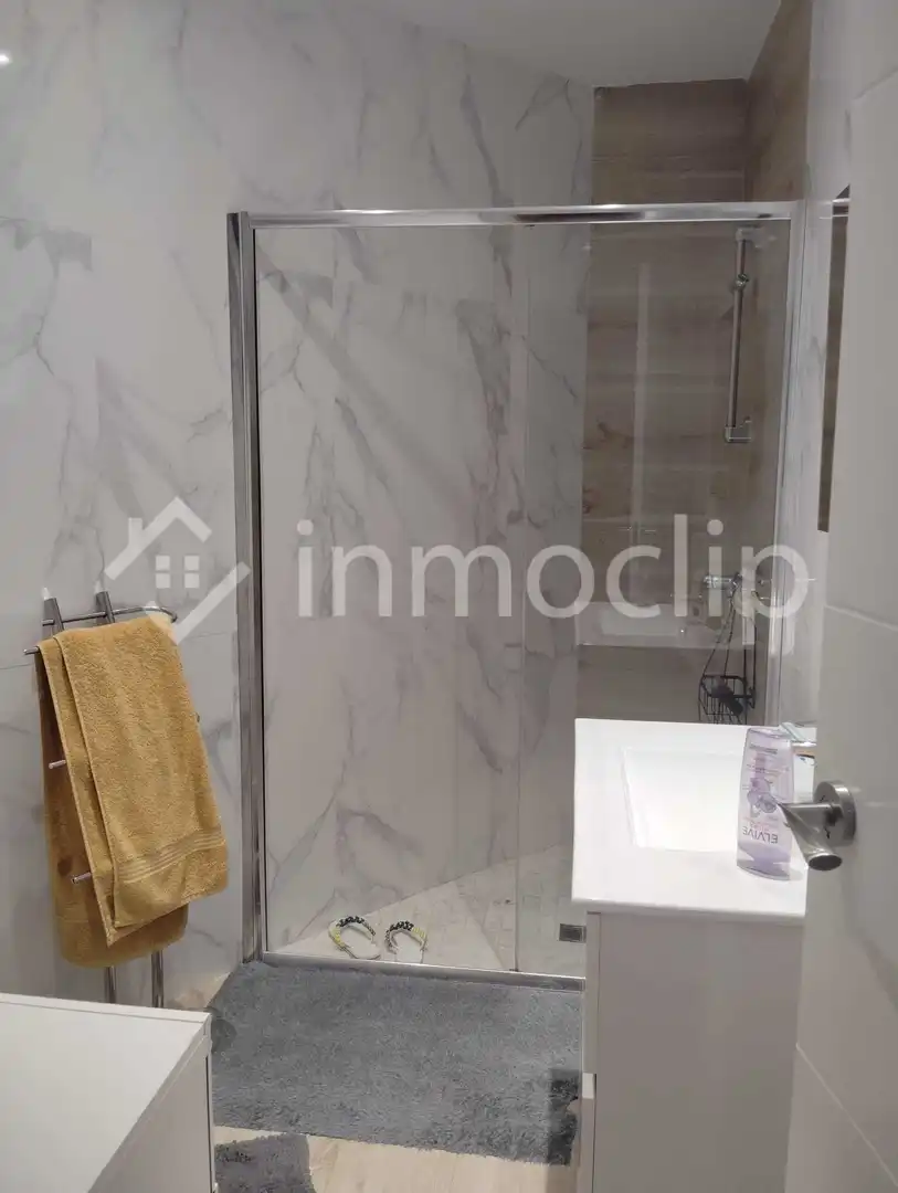 Bany de Apartament en venda en Salamanca amb Calefacció