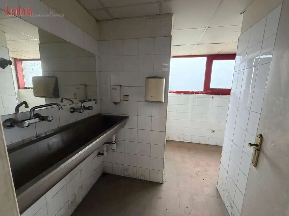 Baño de Nave industrial en venta en As Pontes de García Rodríguez 