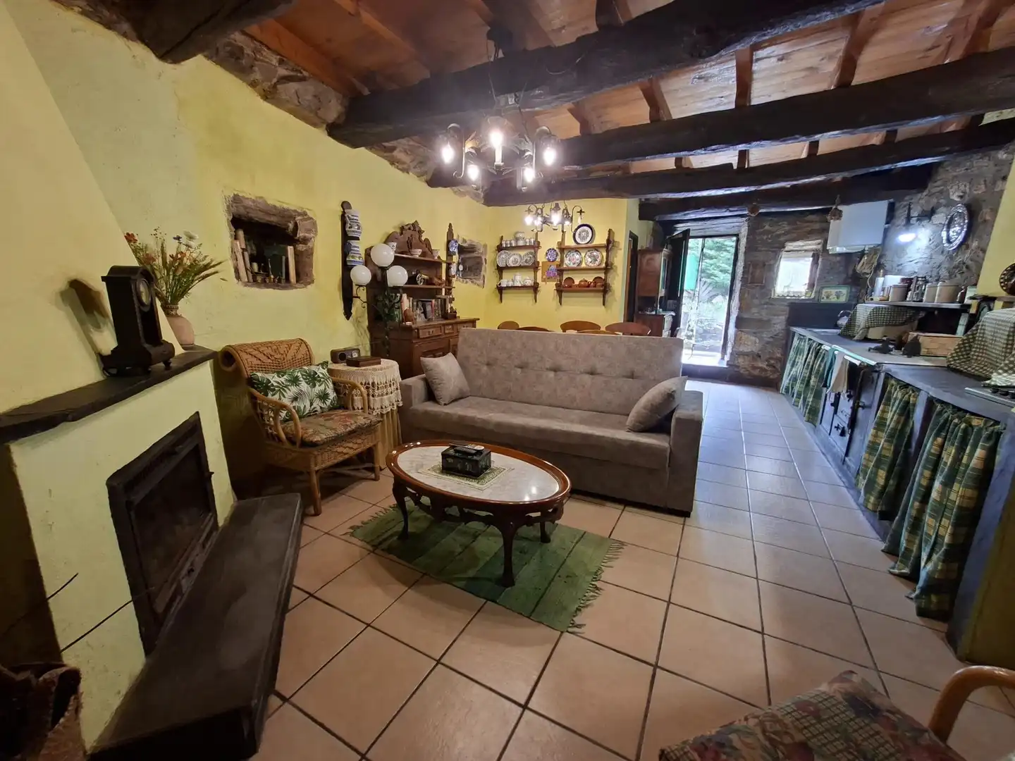 Sala d'estar de Finca rústica en venda en Borrenes amb Terrassa i Balcó