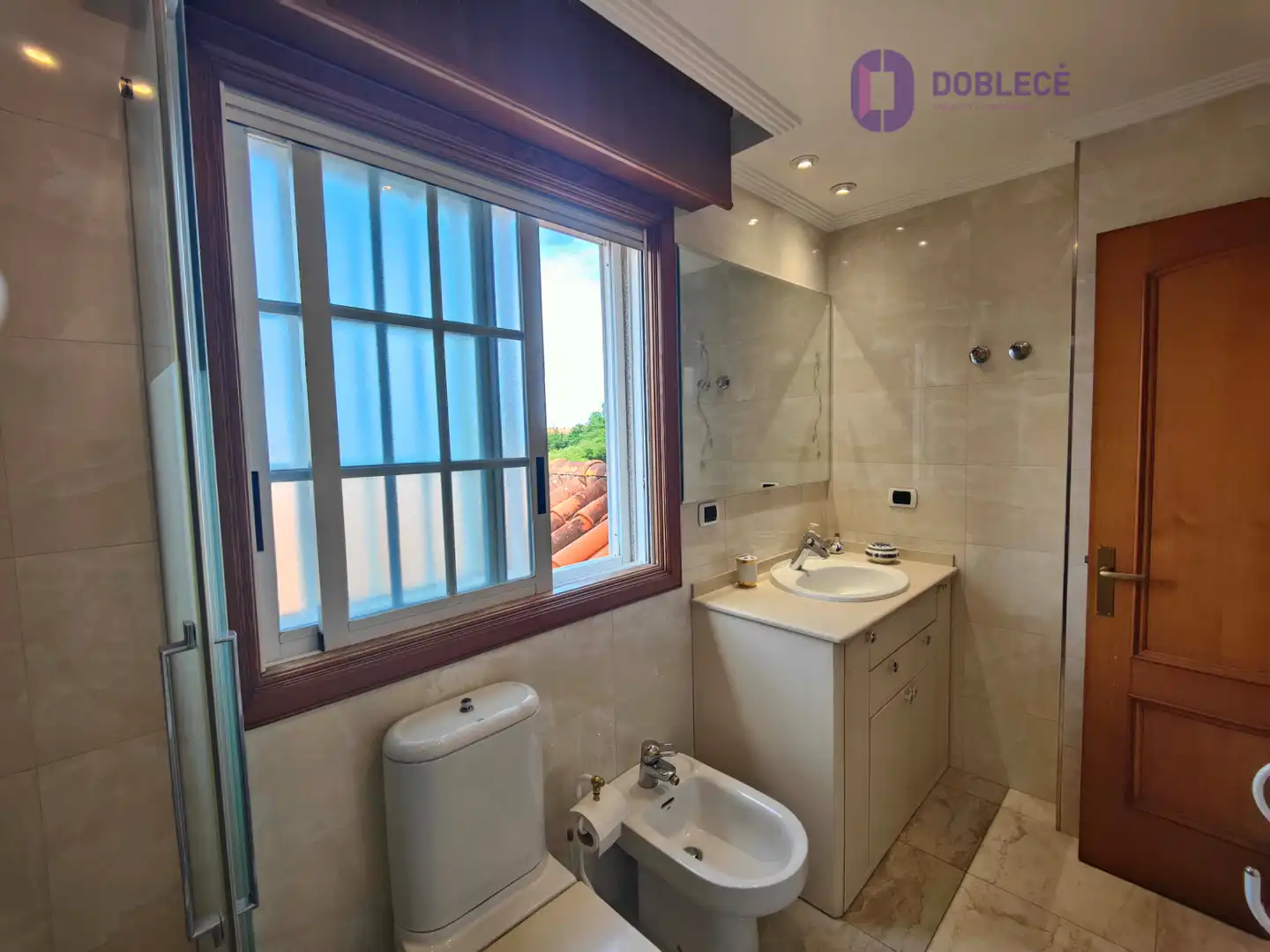 Baño de Casa adosada en venta en Nigrán con Calefacción, Jardín privado y Parquet