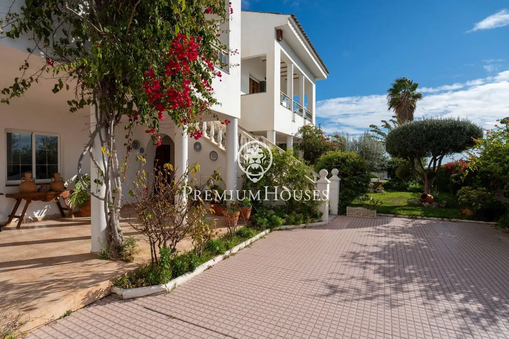 Vista exterior de Casa o xalet en venda en Vilanova i la Geltrú amb Calefacció, Jardí privat i Terrassa