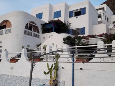 Detached house with balcony for sale in Calle Montemar