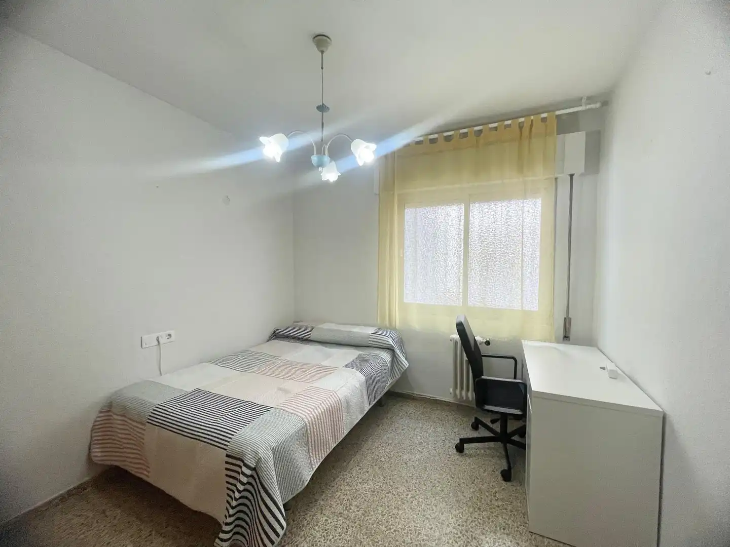 Bedroom of Flat for rent in Granada  with Furnished and Balcony