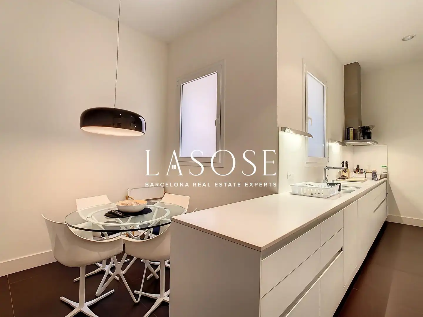 Cuina de Apartament de lloguer en Barcelona amb Aire condicionat, Parquet i Balcó