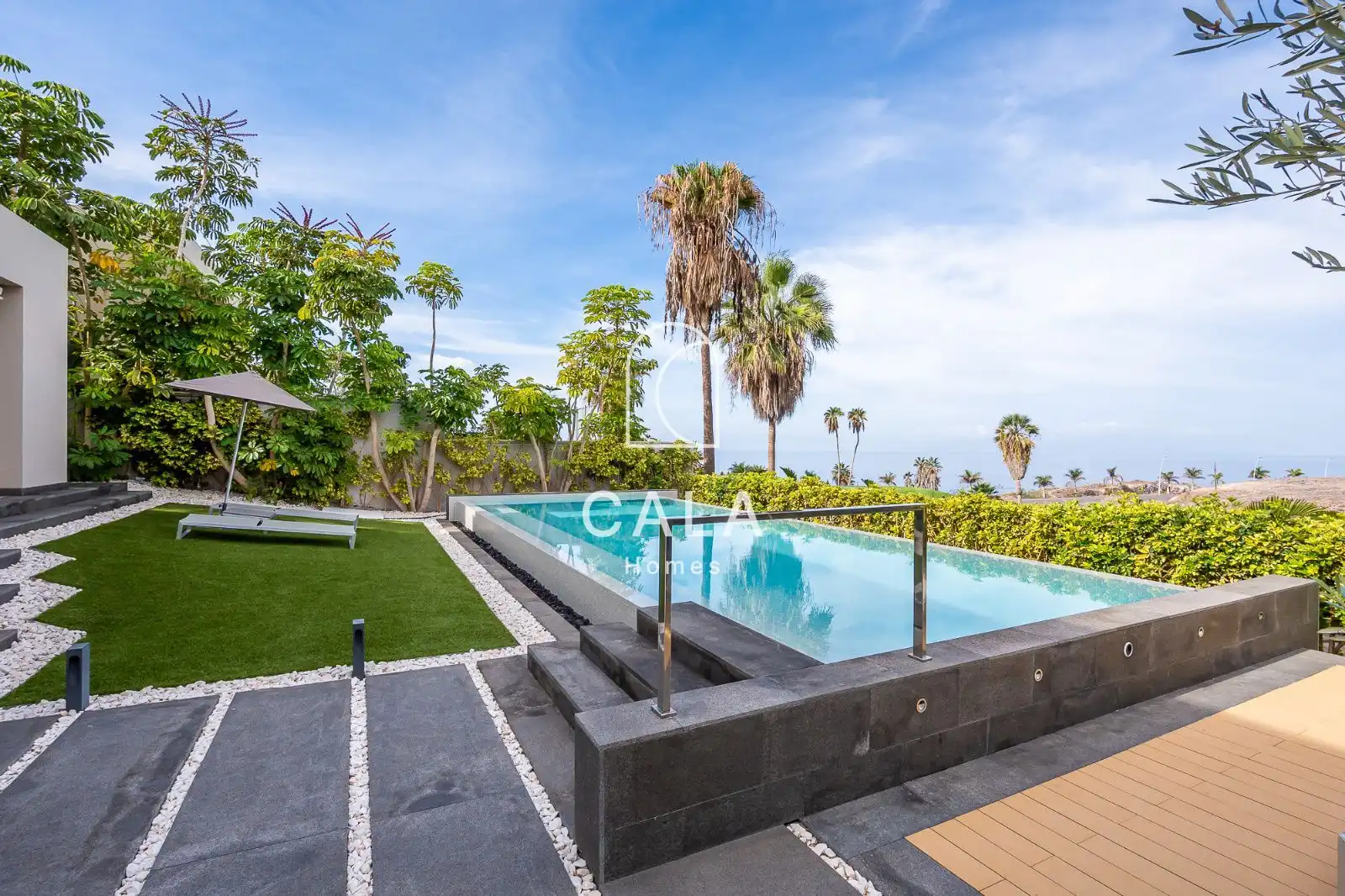 Swimming pool of Houses for sale in Adeje  with Air Conditioner, Heating and Terrace