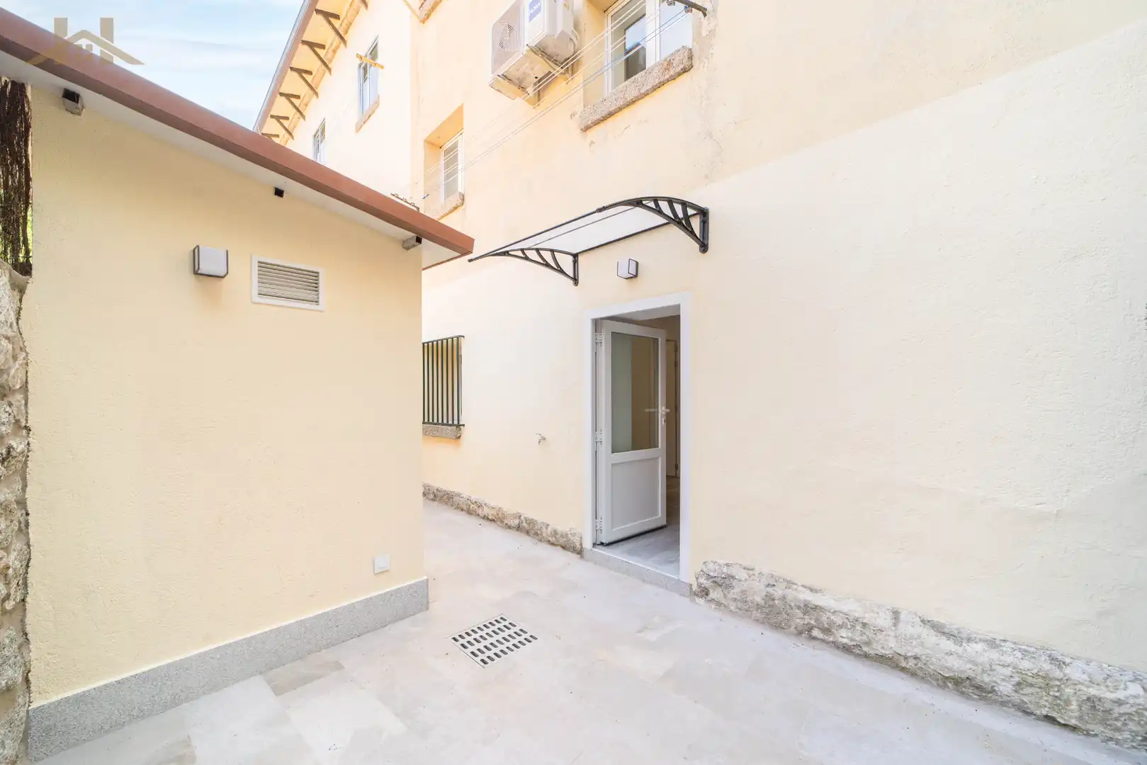 Vista exterior de Planta baja en venta en El Escorial con Calefacción, Jardín privado y Parquet