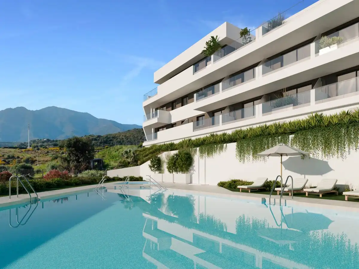 Vista exterior de Apartament en venda en Estepona amb Piscina comunitària