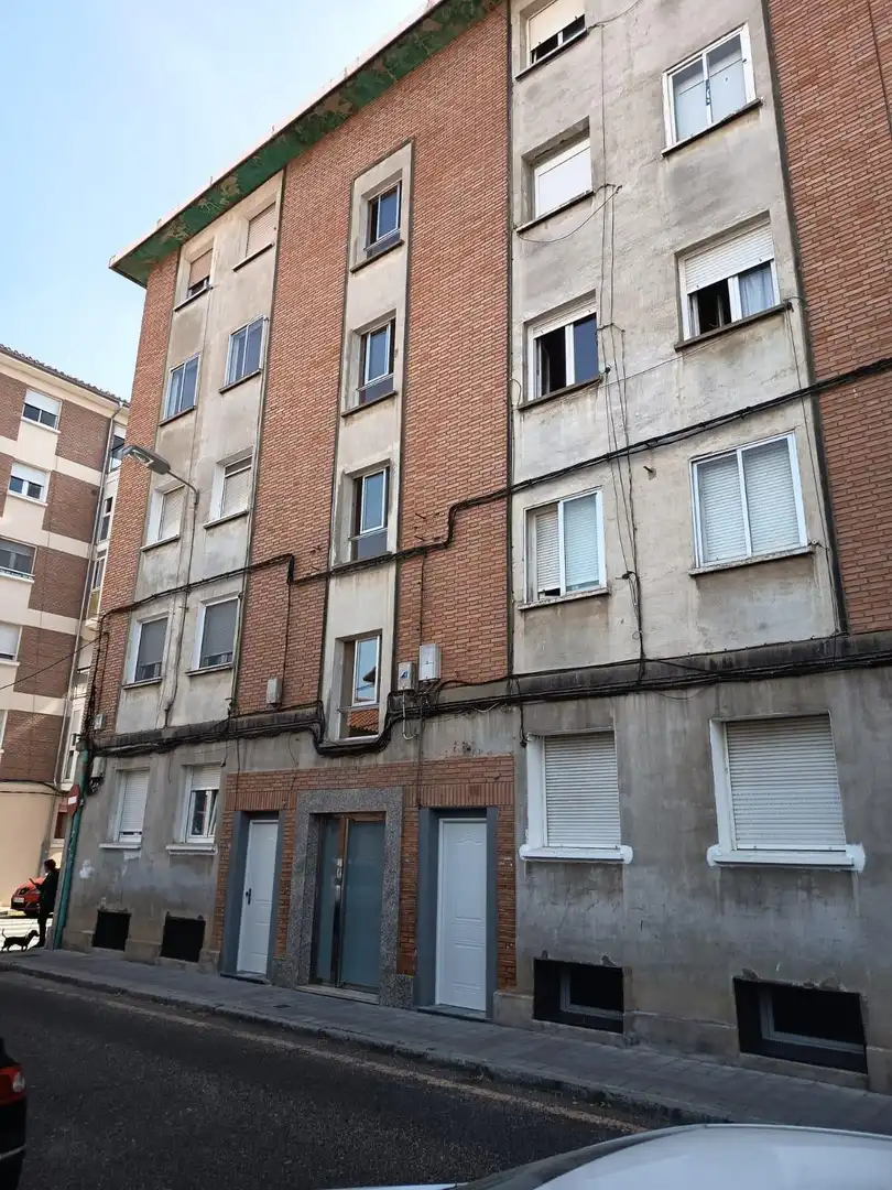 Vista exterior de Piso en venta en Palencia con Parquet