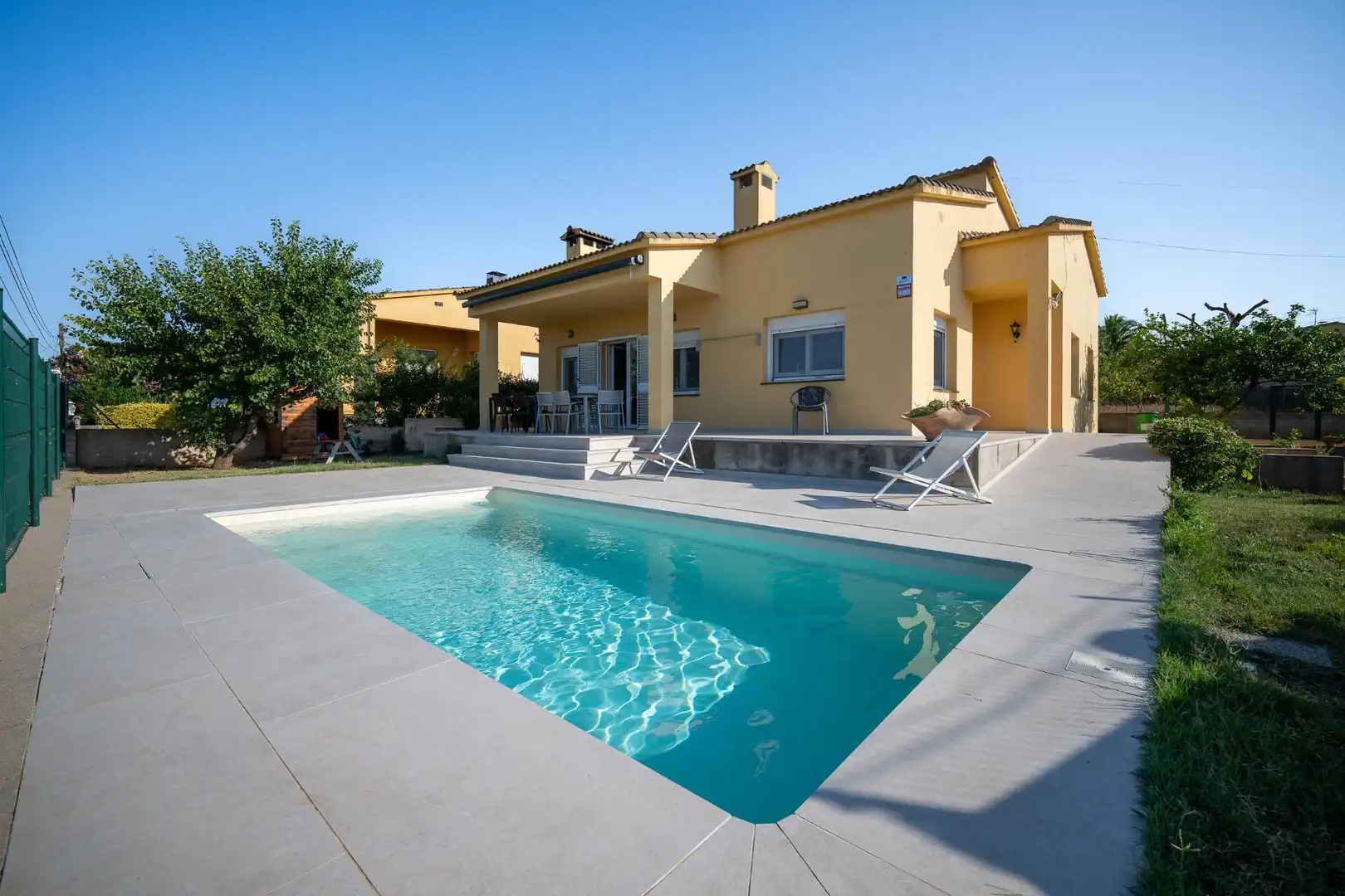 Piscina de Casa o chalet en venta en Bàscara con Aire acondicionado, Jardín privado y Parquet