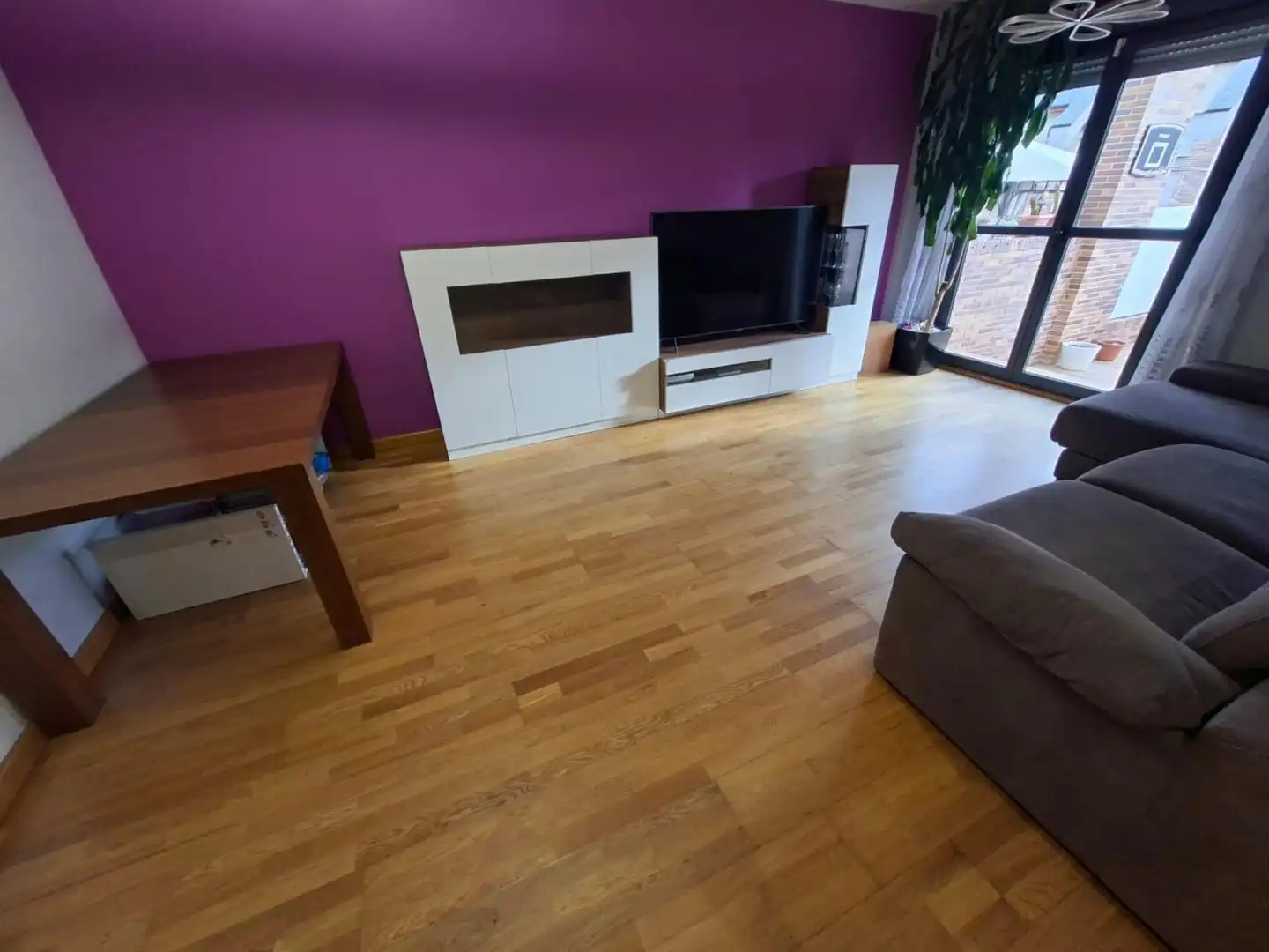 Sala d'estar de Casa adosada en venda en Ponferrada amb Terrassa, Piscina i Balcó