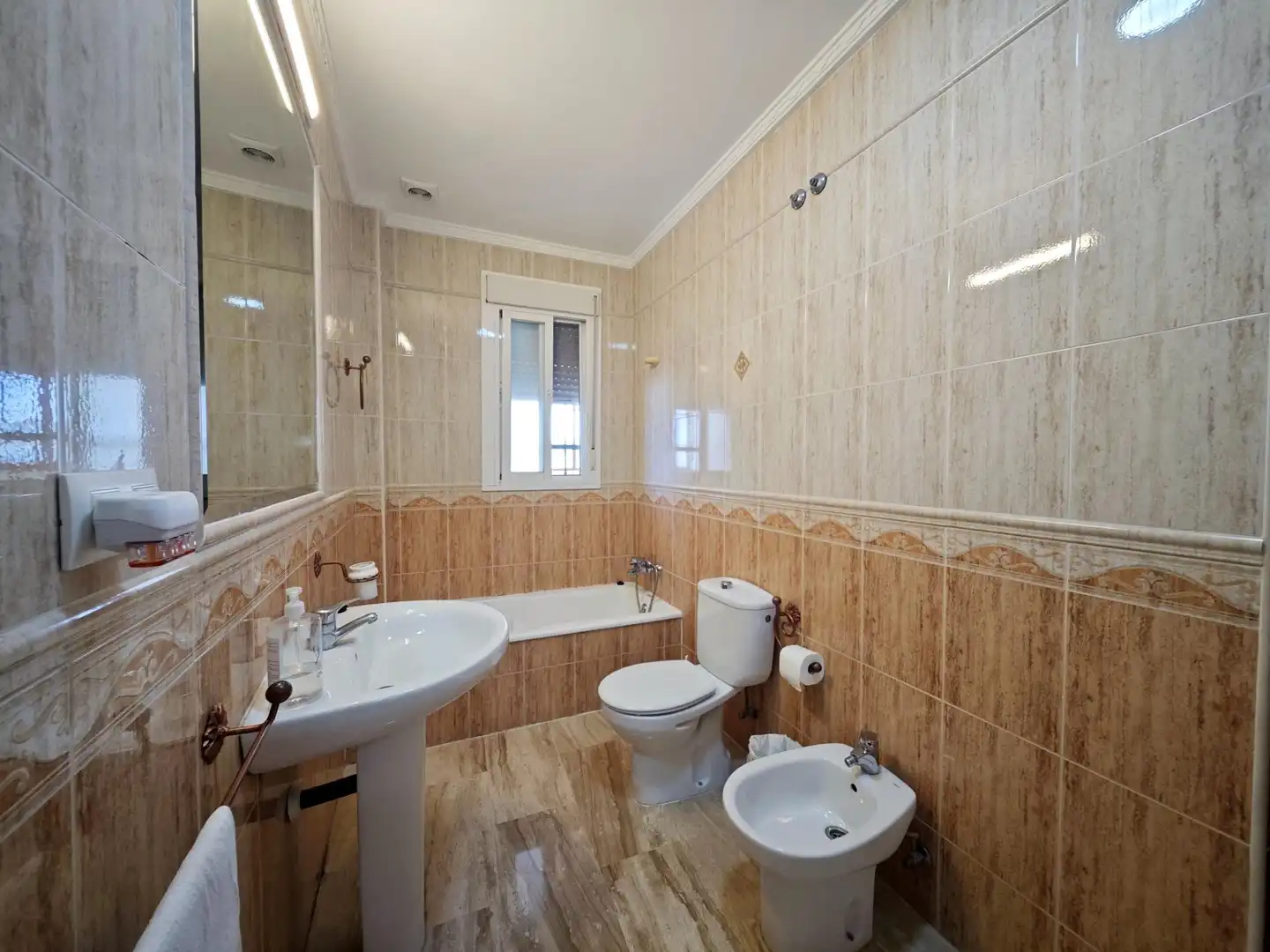Bathroom of Flat for sale in Chiclana de la Frontera  with Air Conditioner and Terrace
