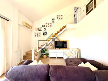 Penthouse with balcony for sale in Eixample