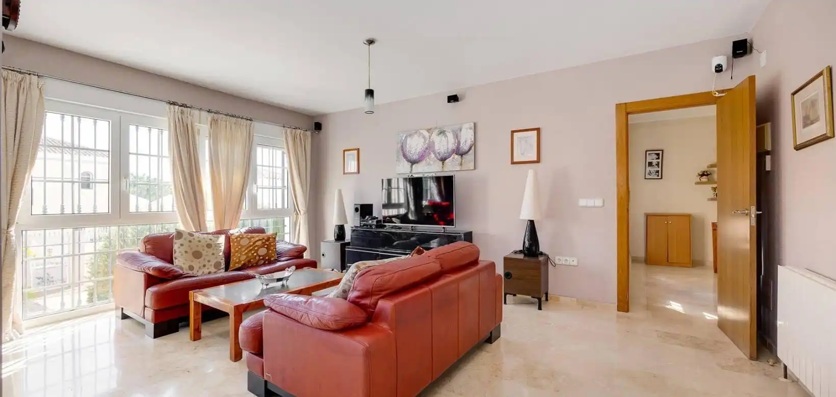 Sala d'estar de Casa o xalet en venda en Orihuela amb Aire condicionat, Calefacció i Jardí privat