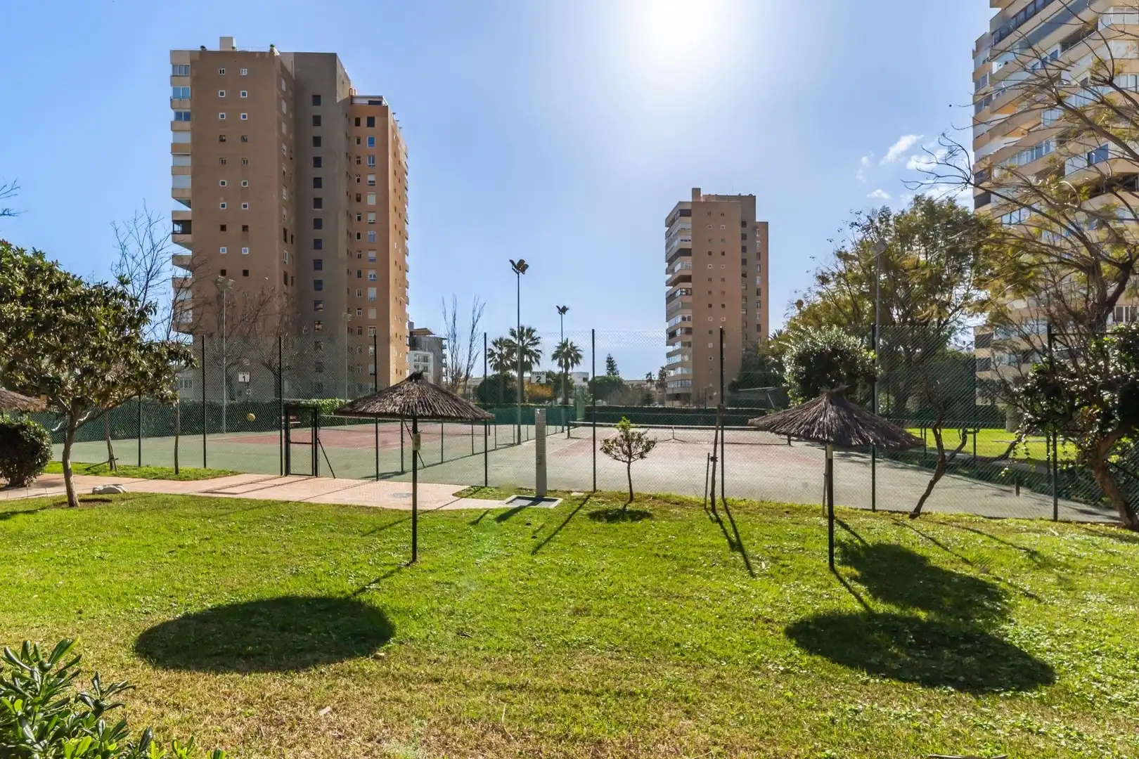 Vista exterior de Piso en venta en Torremolinos con Aire acondicionado, Jardín privado y Terraza
