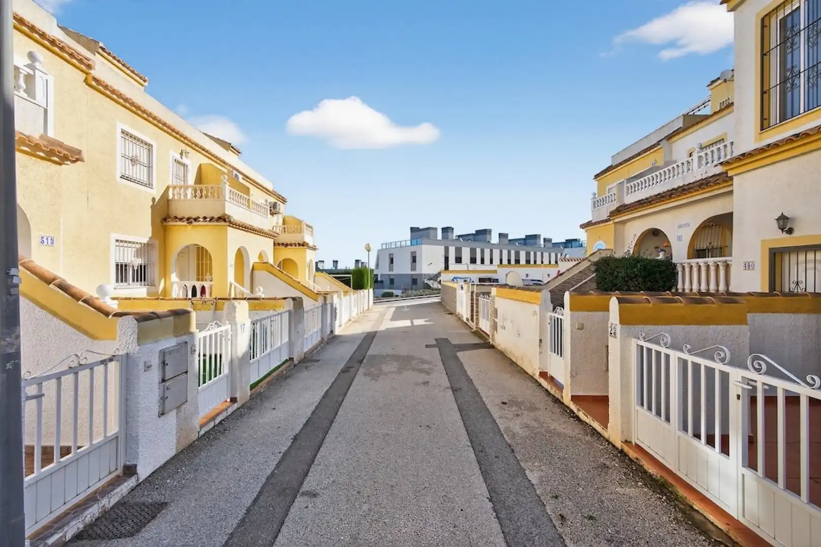 Vista exterior de Pis en venda en Santa Pola amb Aire condicionat, Terrassa i Piscina comunitària