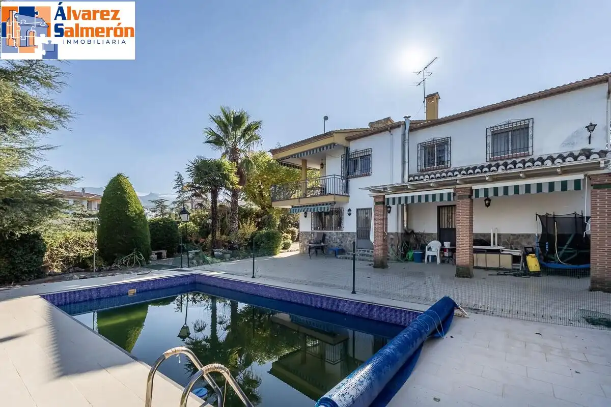 Detached house with pool for sale in Calle de la Encina, imagen 2