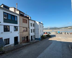 Vista exterior de Casa adosada en venda en Castropol amb Moblat