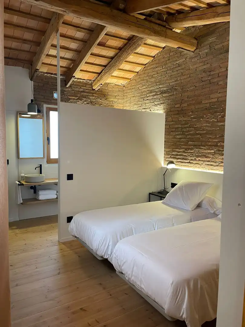 Dormitori de Pis de lloguer en Girona amb Aire condicionat, Calefacció i Terrassa