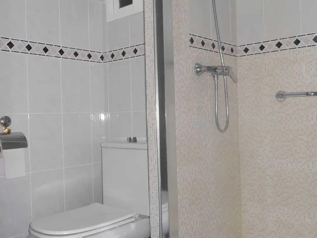 Badezimmer von Wohnung zum Verkauf in  Valencia Capital mit Klimaanlage und Balkon