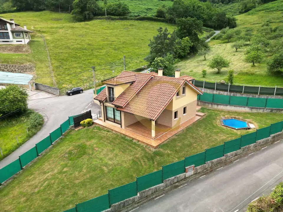 Casa o chalet en venta en Gijón  con Calefacción, Jardín privado y Balcón