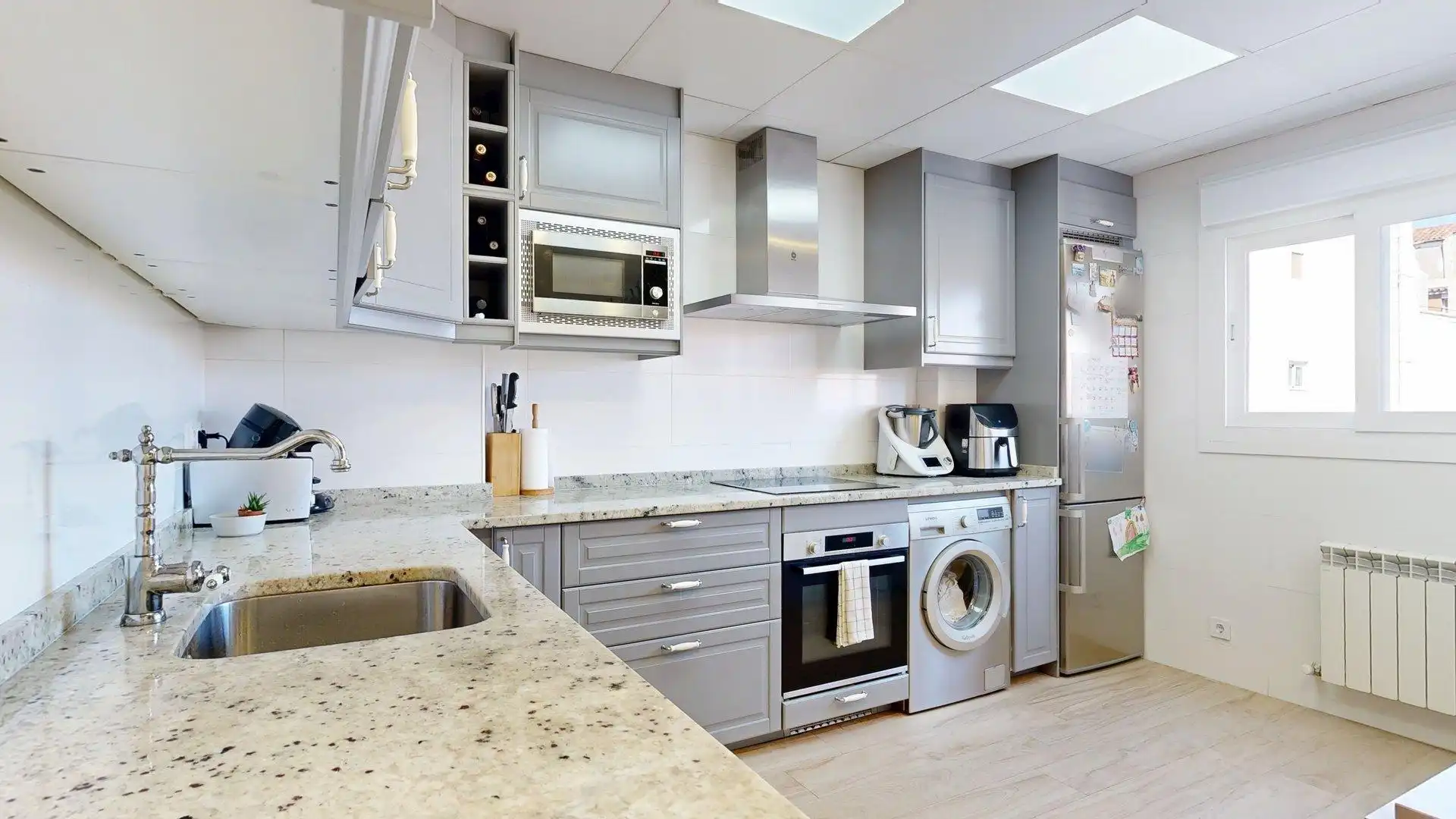 Kitchen of Flat for sale in Zaragoza  with Air Conditioner, Heating and Parquet flooring