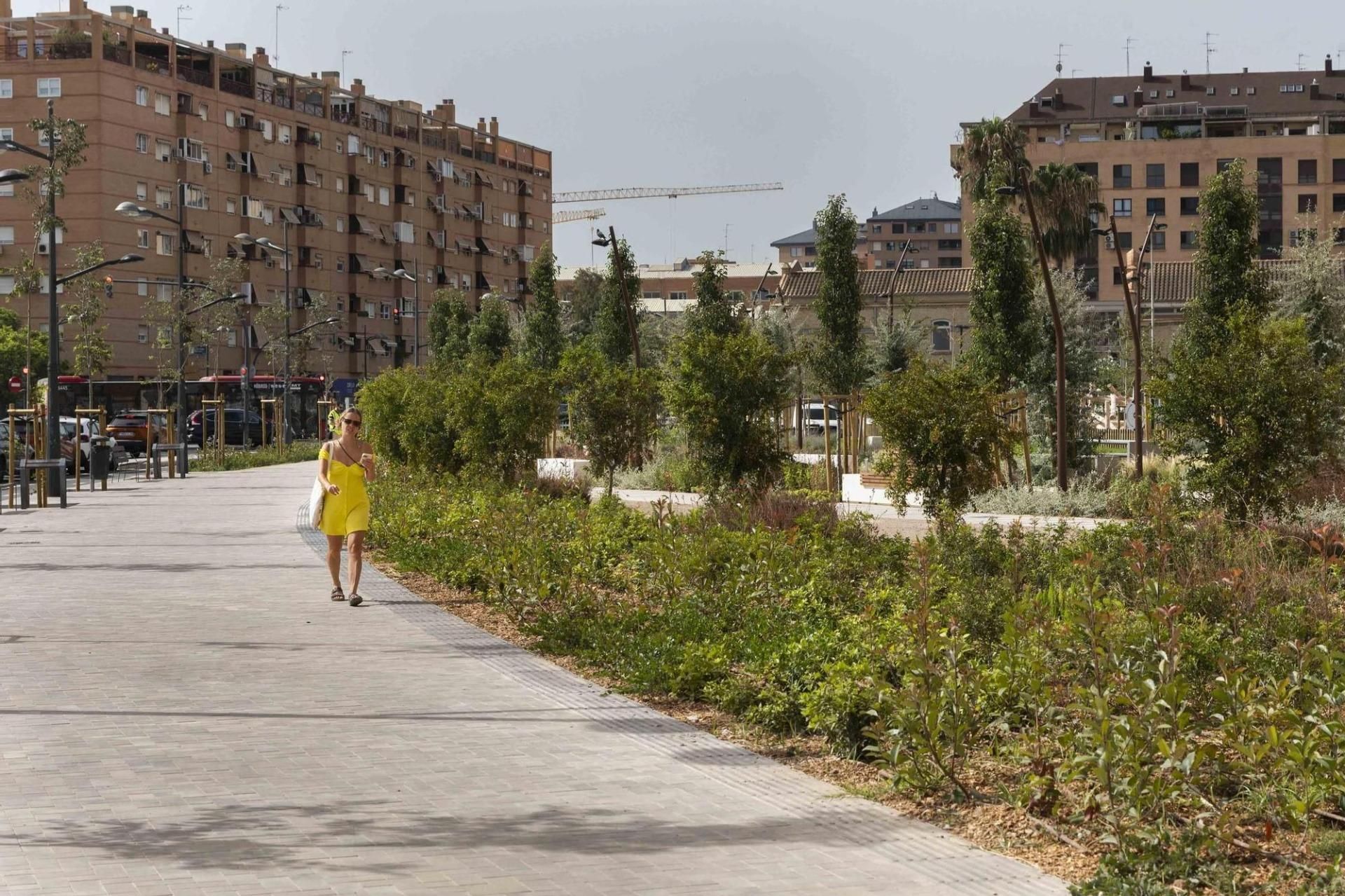 Exterior view of Apartment for sale in  Valencia Capital  with Air Conditioner, Terrace and Storage room