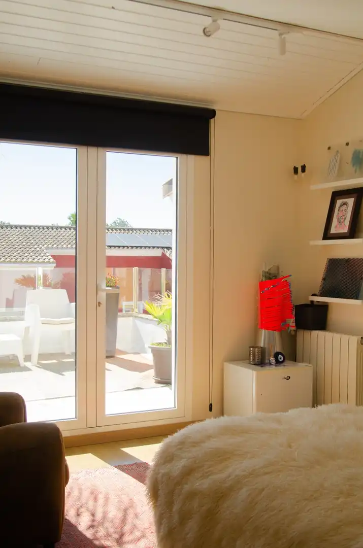 Einfamilien-Reihenhaus zum Verkauf in La Pobla de Vallbona mit Klimaanlage, Heizung und Privatgarten