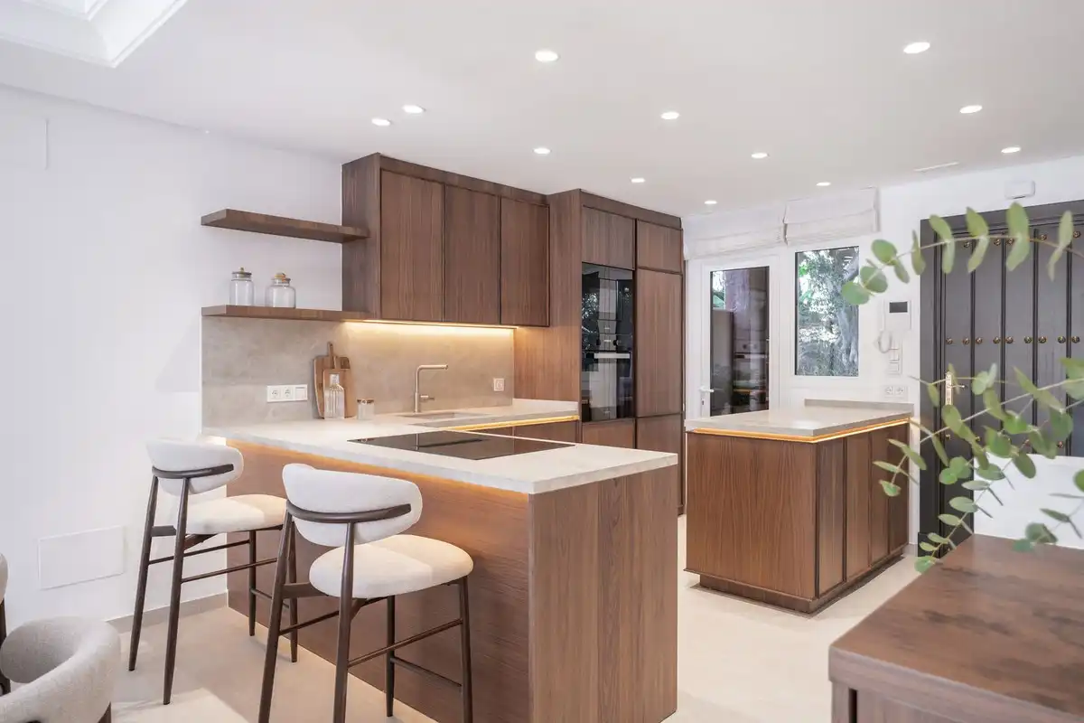 Cuina de Casa o xalet de lloguer en Marbella amb Aire condicionat, Jardí privat i Piscina