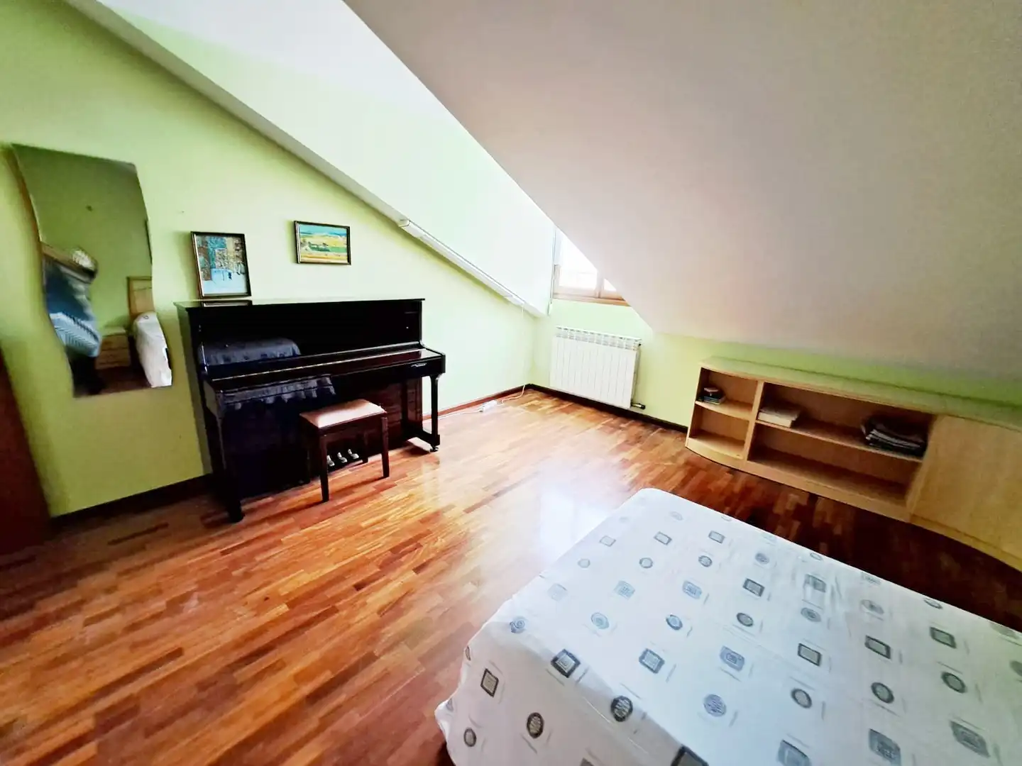 Habitación de Apartamento en venta en Vitoria - Gasteiz con Calefacción, Trastero y Amueblado