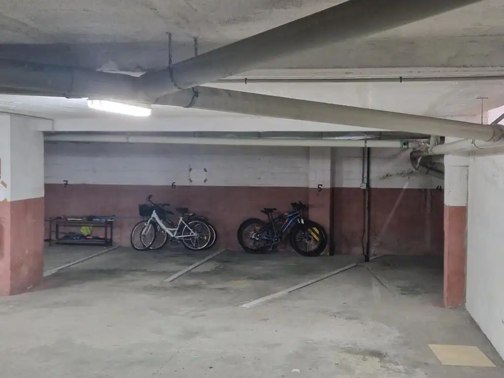 Parkplatz von Garage zum Verkauf in Boiro
