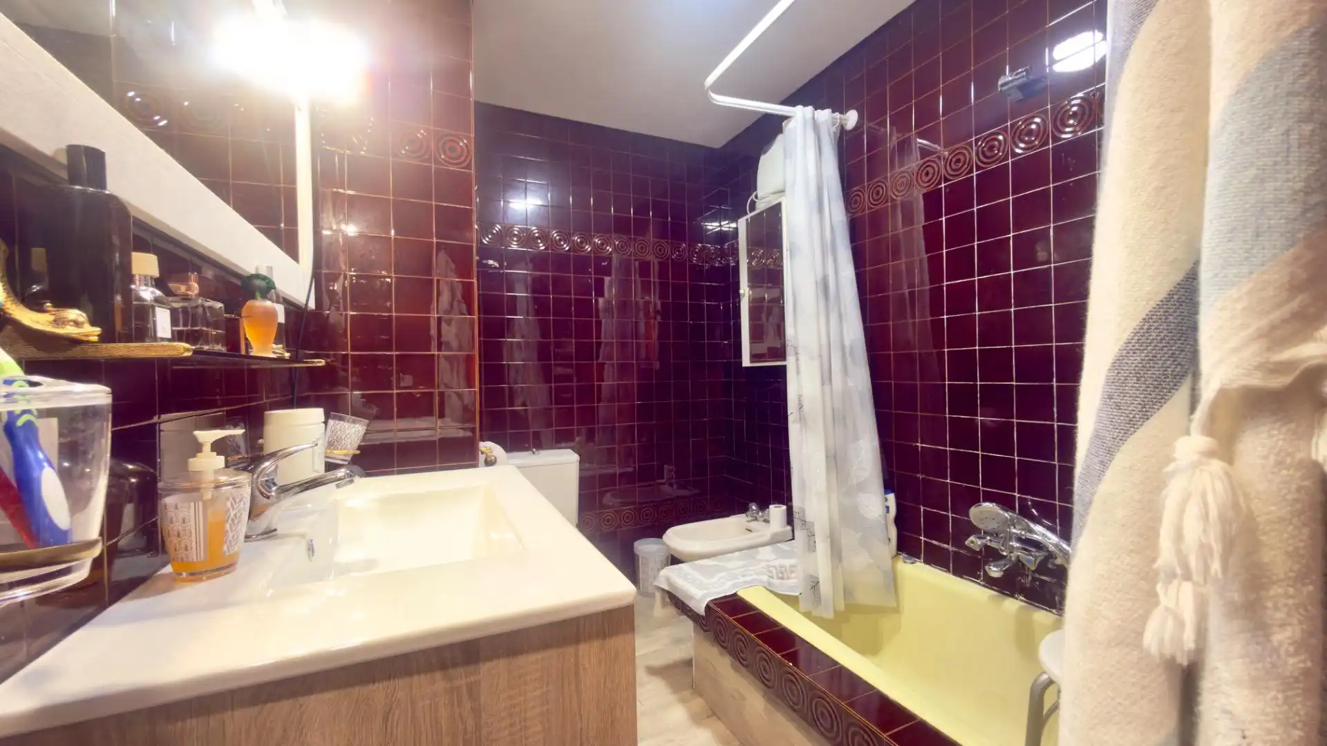 Baño de Piso en venta en A Pobra de Trives  con Calefacción y Amueblado