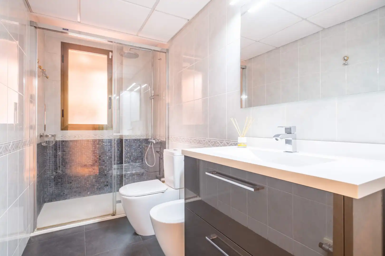 Bathroom of Flat for sale in Zaragoza  with Air Conditioner, Heating and Parquet flooring