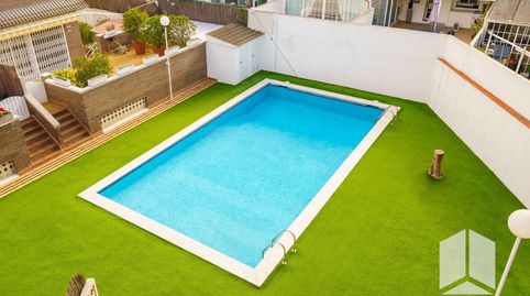 Foto 3 de Casa adosada en venda a Carrer 19, La Pineda, Castelldefels