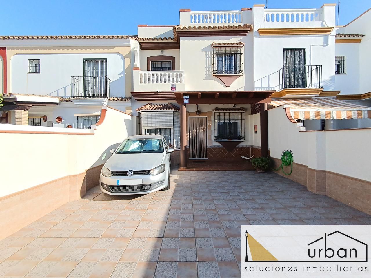 Exterior view of Single-family semi-detached for sale in Chipiona  with Air Conditioner, Storage room and Furnished