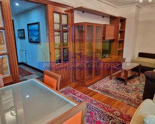 Sala d'estar de Pis de lloguer en Castro-Urdiales amb Moblat