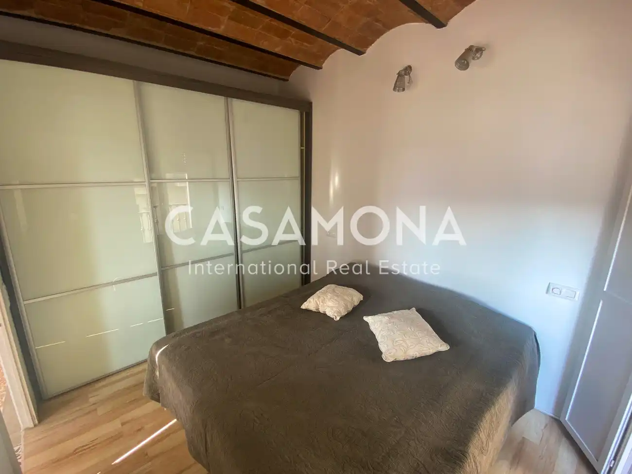 Schlafzimmer von Wohnungen zur Miete in Barcelona mit Klimaanlage, Terrasse und Möbliert