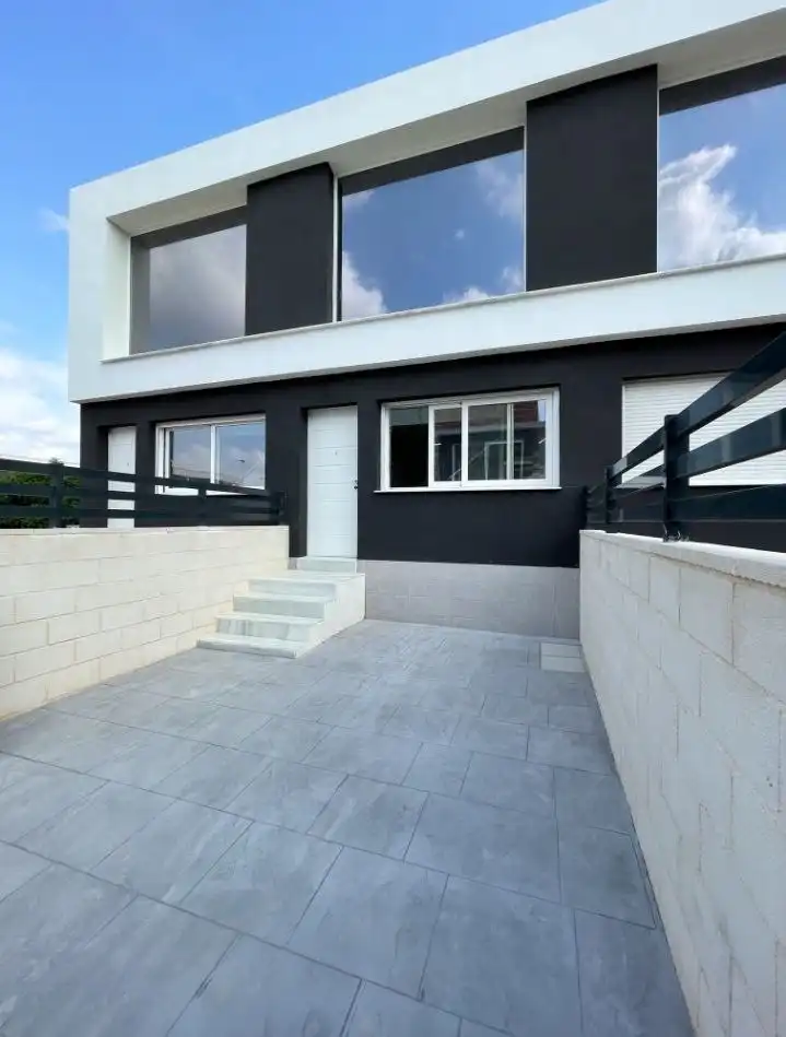 Vista exterior de Casa adosada en venta en Santa Pola con Aire acondicionado, Calefacción y Jardín privado
