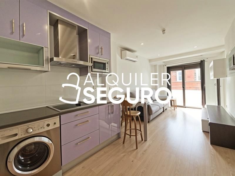 Cuina de Pis de lloguer en  Madrid Capital amb Aire condicionat, Calefacció i Terrassa