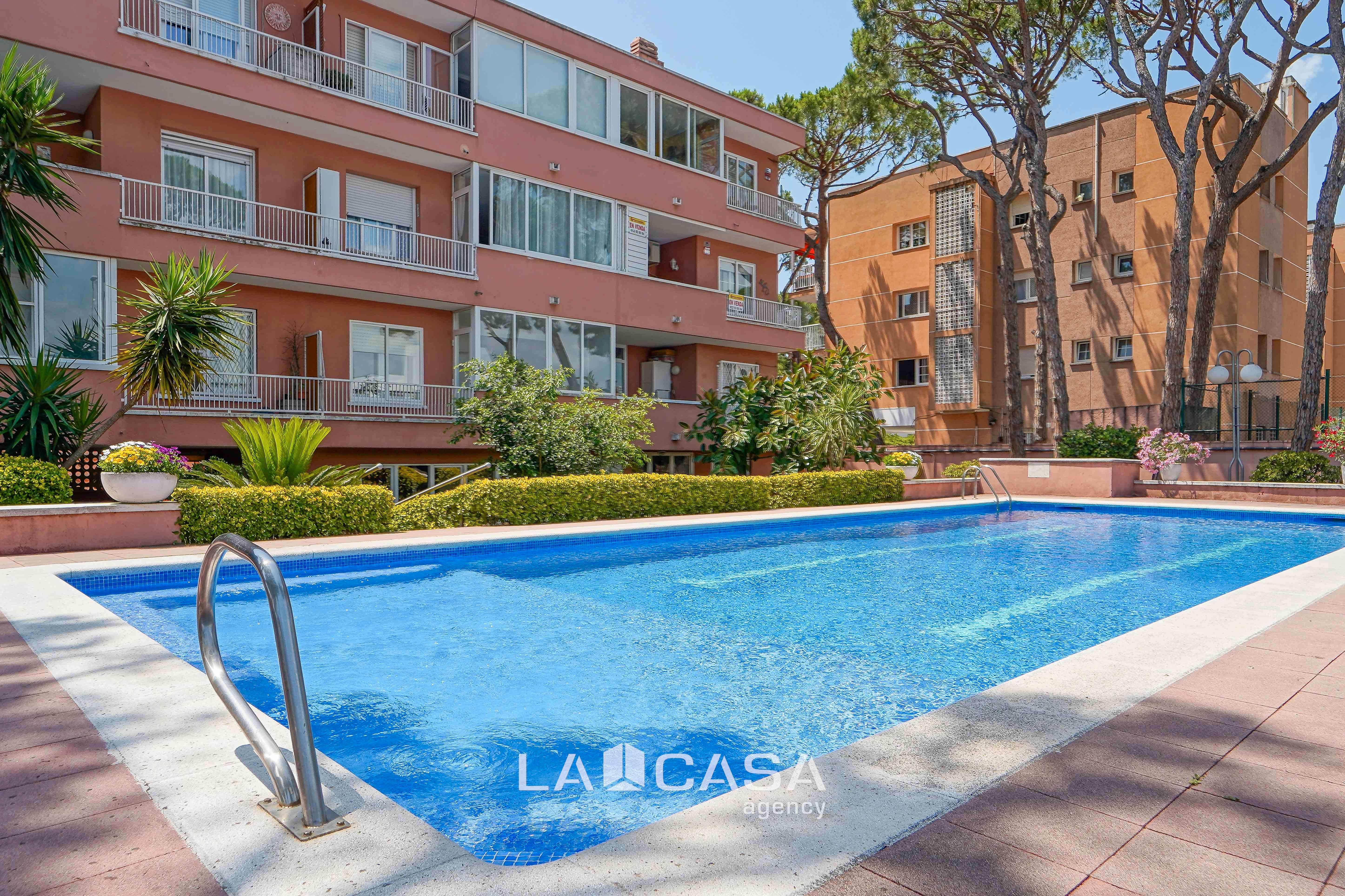 Swimming pool of Flat to rent in Castelldefels  with Storage room, Swimming Pool and Balcony