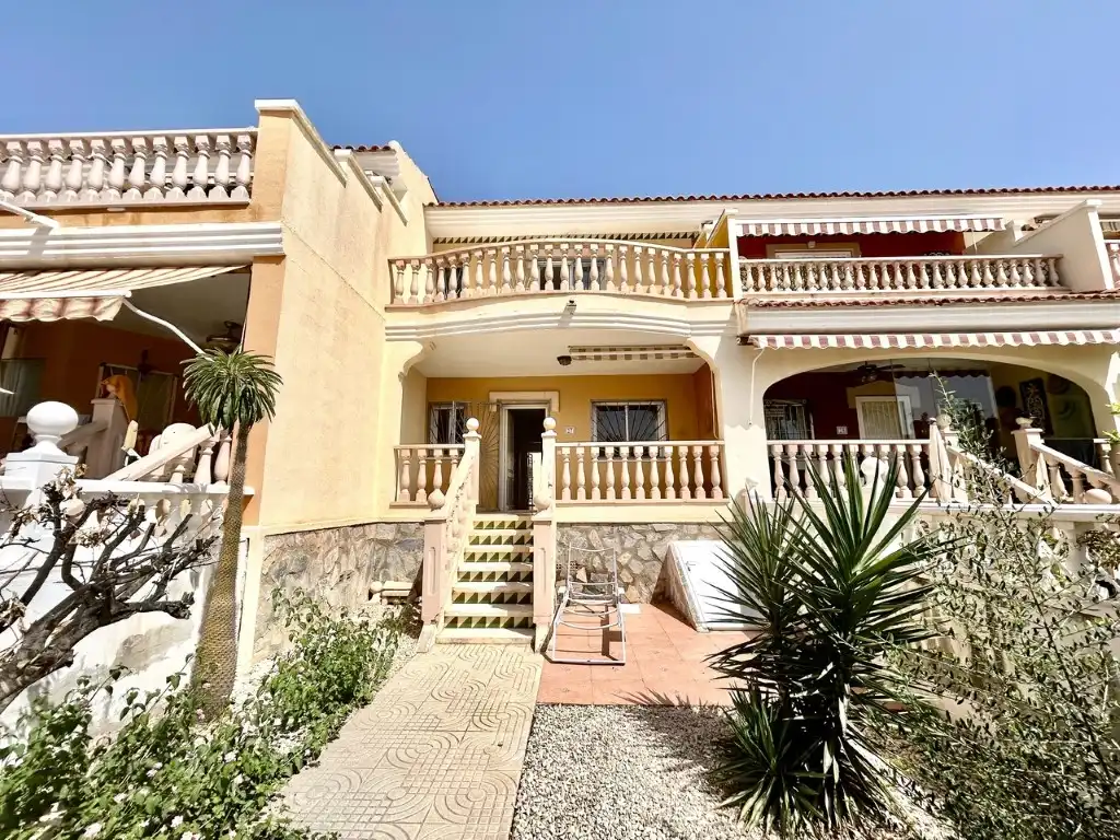 Vista exterior de Casa o xalet en venda en Rojales amb Aire condicionat i Piscina