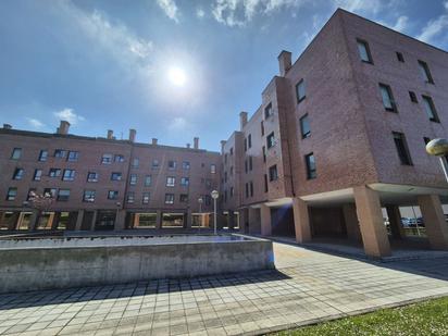 Vista exterior de Pis en venda en Oviedo  amb Calefacció i Terrassa
