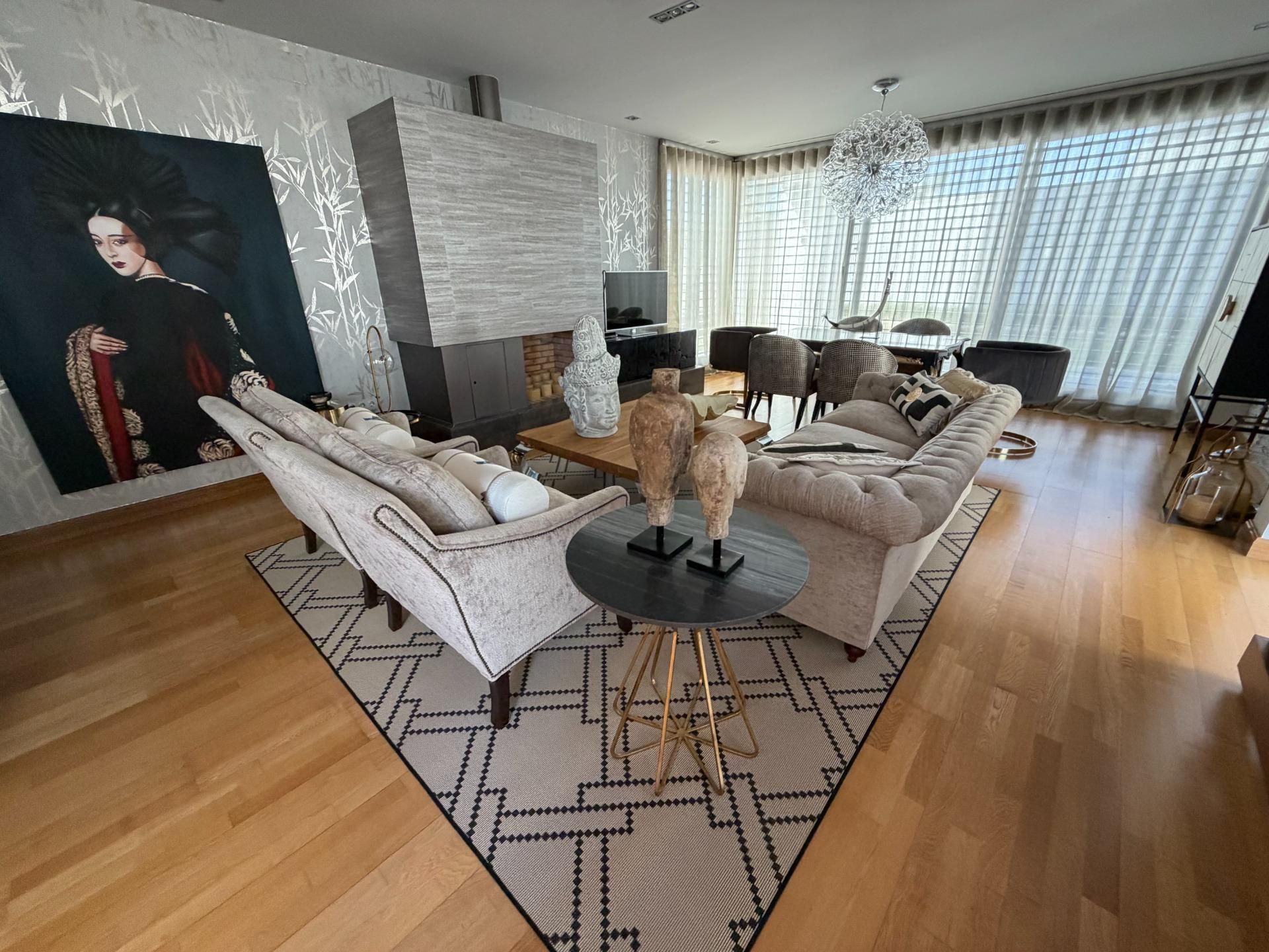 Sala d'estar de Casa adosada en venda en Puerto Real amb Jardí privat