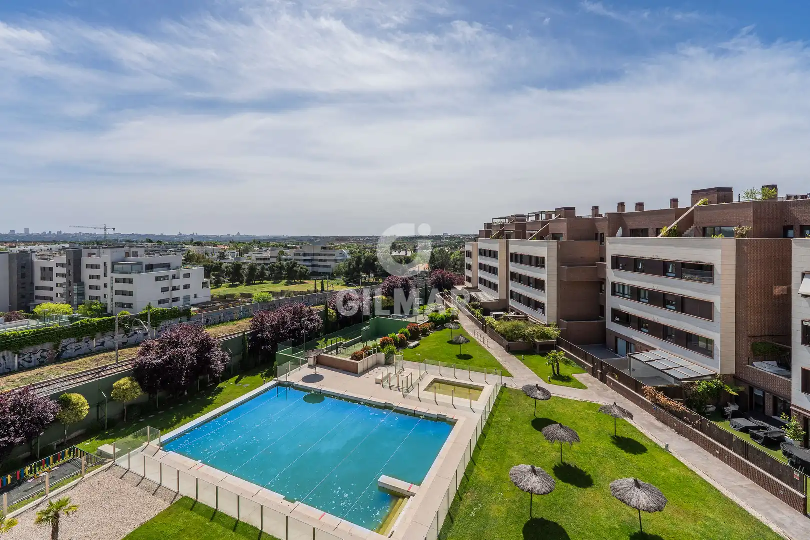 Exterior view of Duplexes for sale in  Madrid Capital  with Heating, Private garden and Storage room